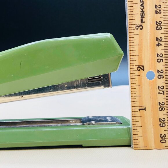Vintage Avocado Green Stapler: ISABERGS VERKSTADS Apsco 17, MCM Office Accessory - Picture 13 of 14